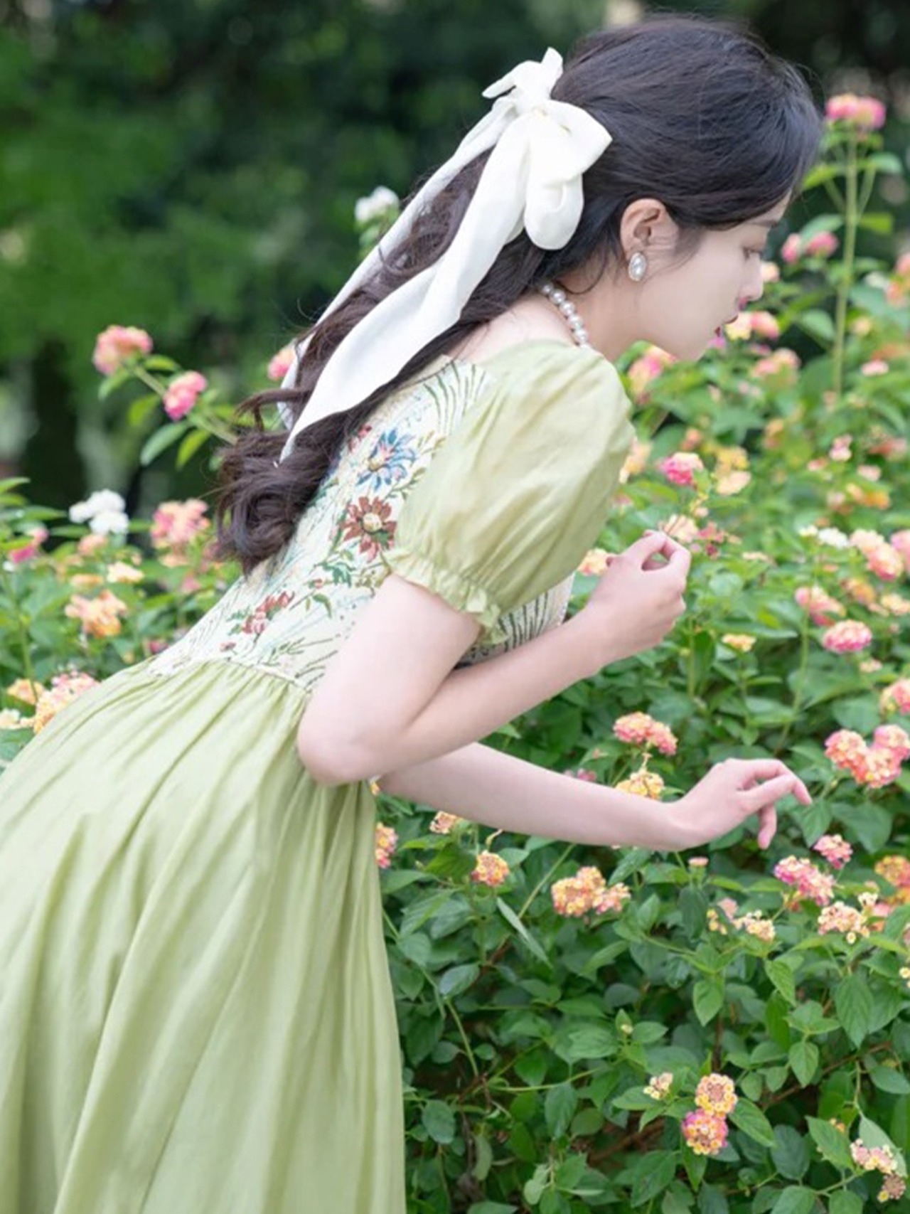 【0014】French Style Green Short Sleeve Dress