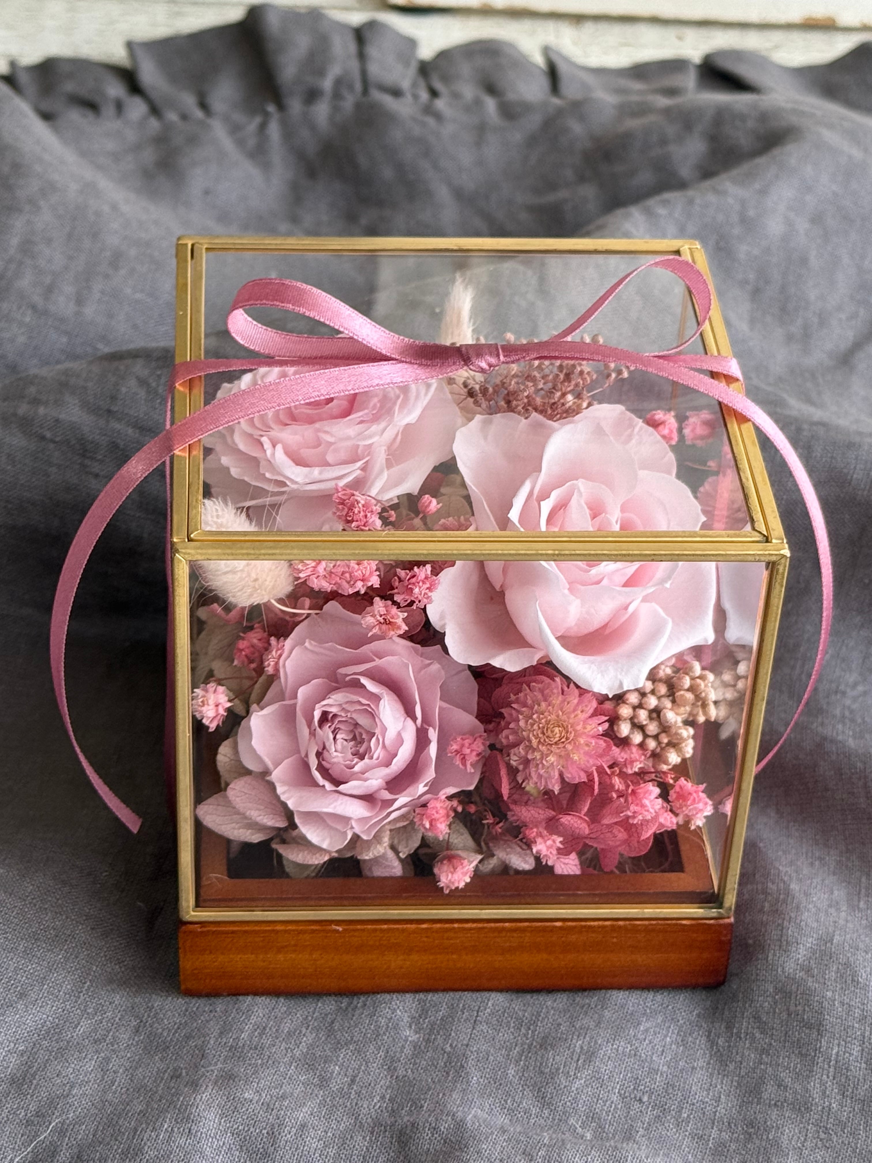 ガラスボックス ピンクローズ プリザーブドフラワー 贈り物 インテリア 枯れない花 可愛い 贈り物 誕生日 結婚祝い 新築祝い 開店祝い