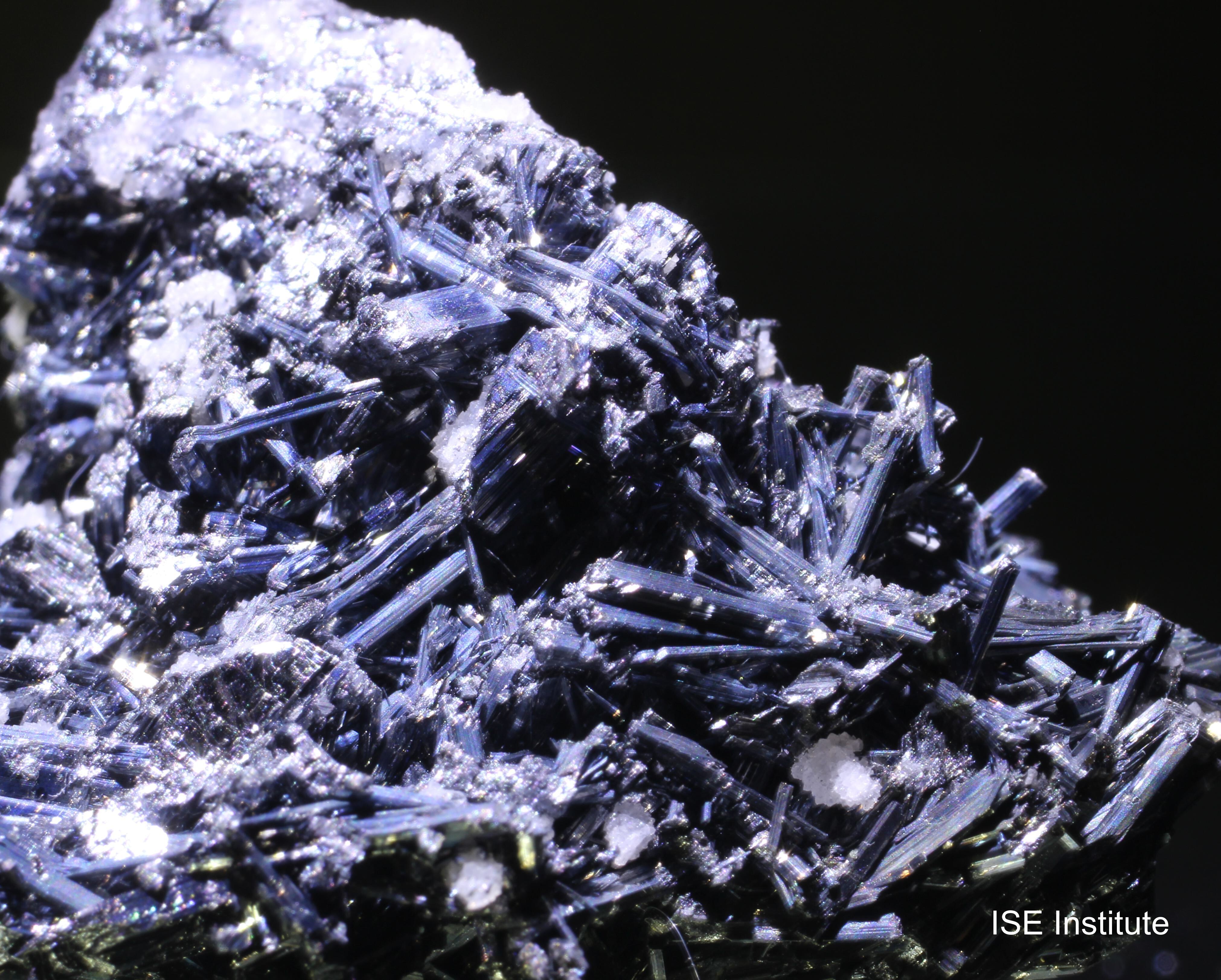 輝安鉱 スティブナイト 美しい繊細な結晶 中国産 鉱物標本 No9 | ISE