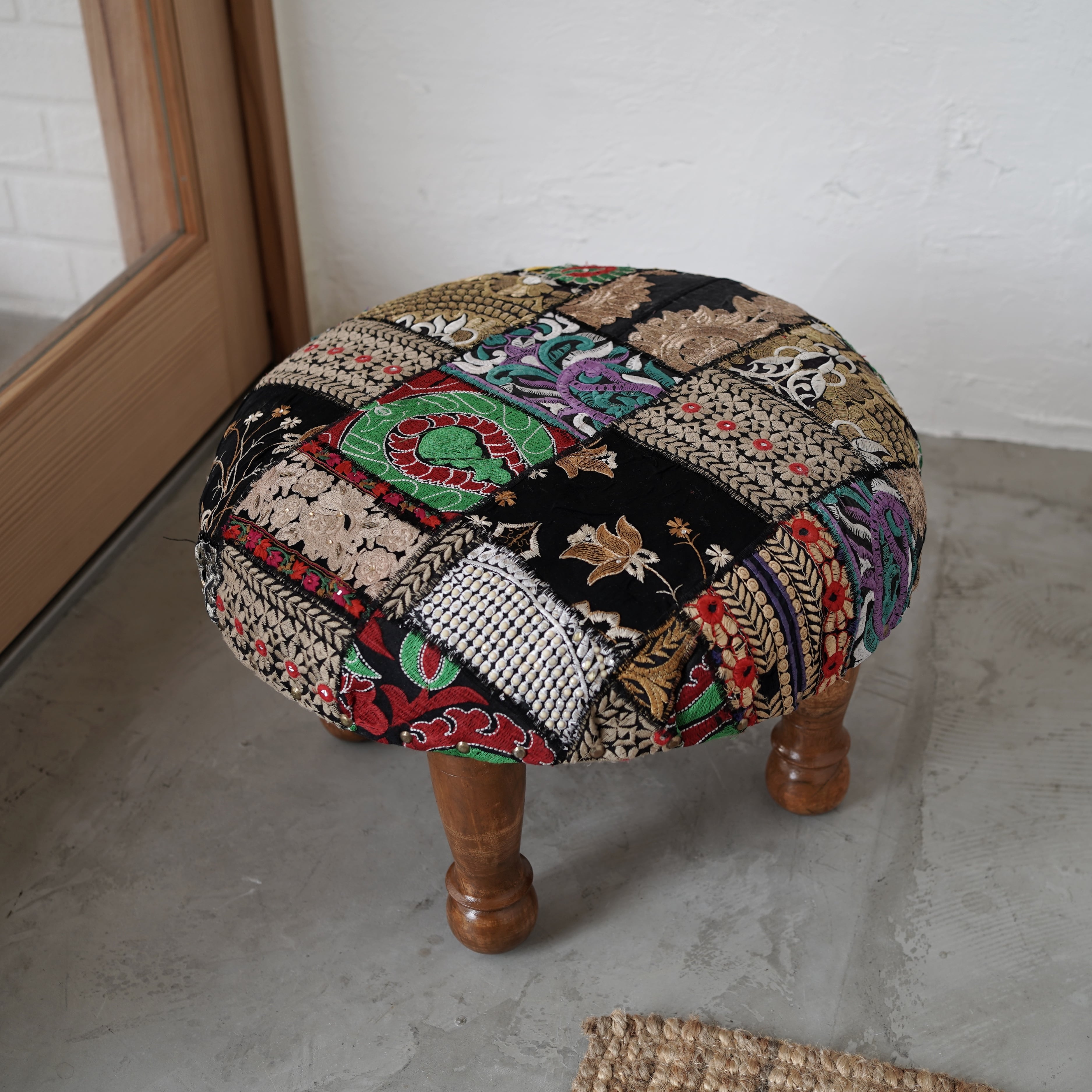 ザリ刺繍パッチワークスツール