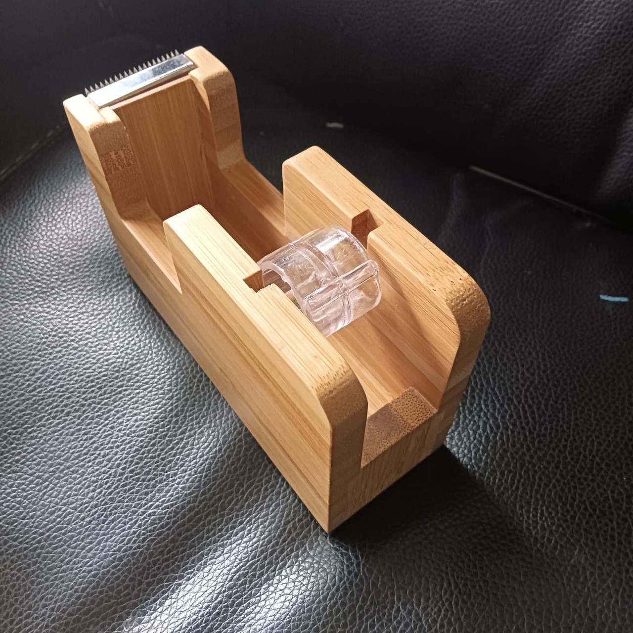 【木製 インテリア 生活雑貨】テープカッター セロハンテープ マスキングテープ ライトブラウン シンプル おしゃれ コンパクト 省スペース 卓上 持ち運び可能 文房具