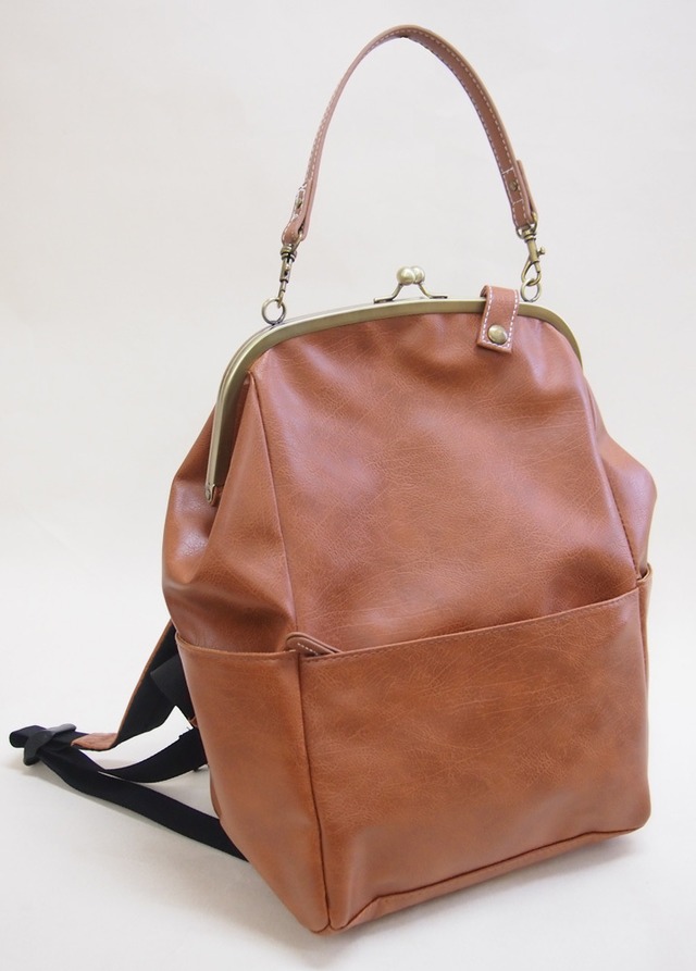 B5より少し大きいサイズ ナチュラルデザインがま口デザイン2wayリュック 軽量