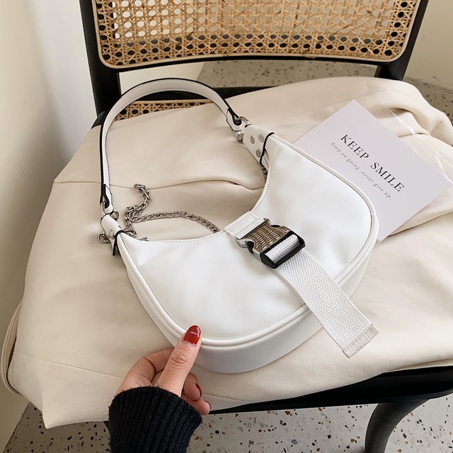 シンプルなワンショルダースモールバッグウエスタンスタイルの女性バッグ2020人気の新しい流行のワイルドメッセンジャーバッグネットレッドアンダーアームバッグ 手作りハンドバック22969421320