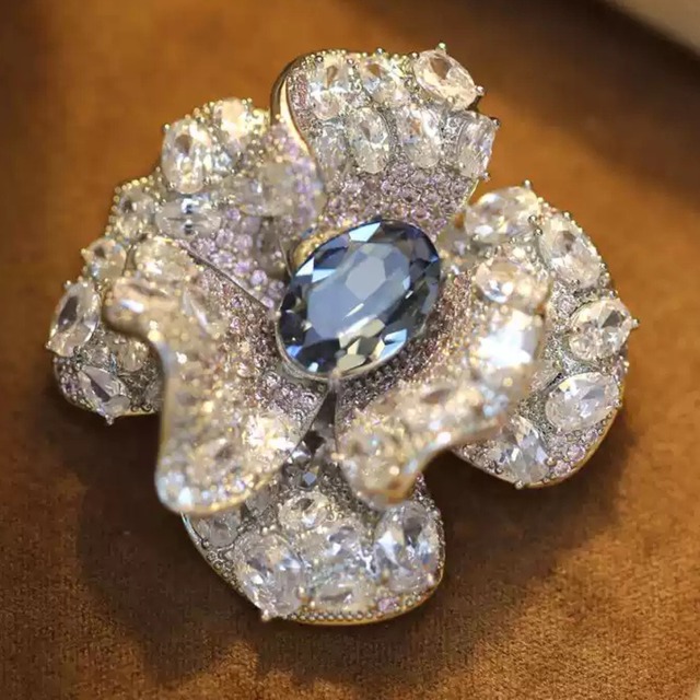 フラワーモチーフパヴェセッティングオーバルカットブローチ CL0209