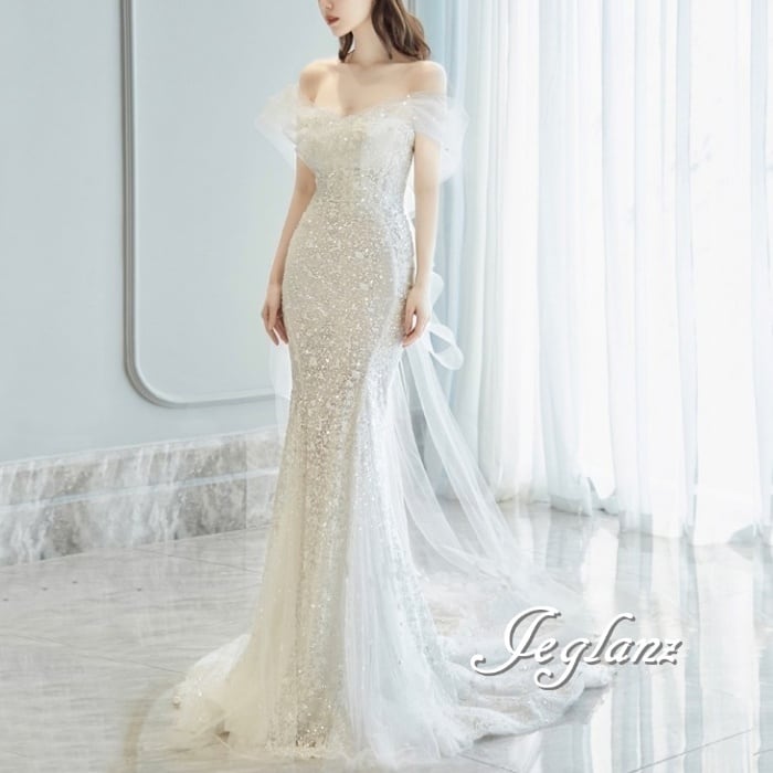 華やか ウエディングドレス オフショル マーメイドライン キラキラ 光沢感(M6186)ο