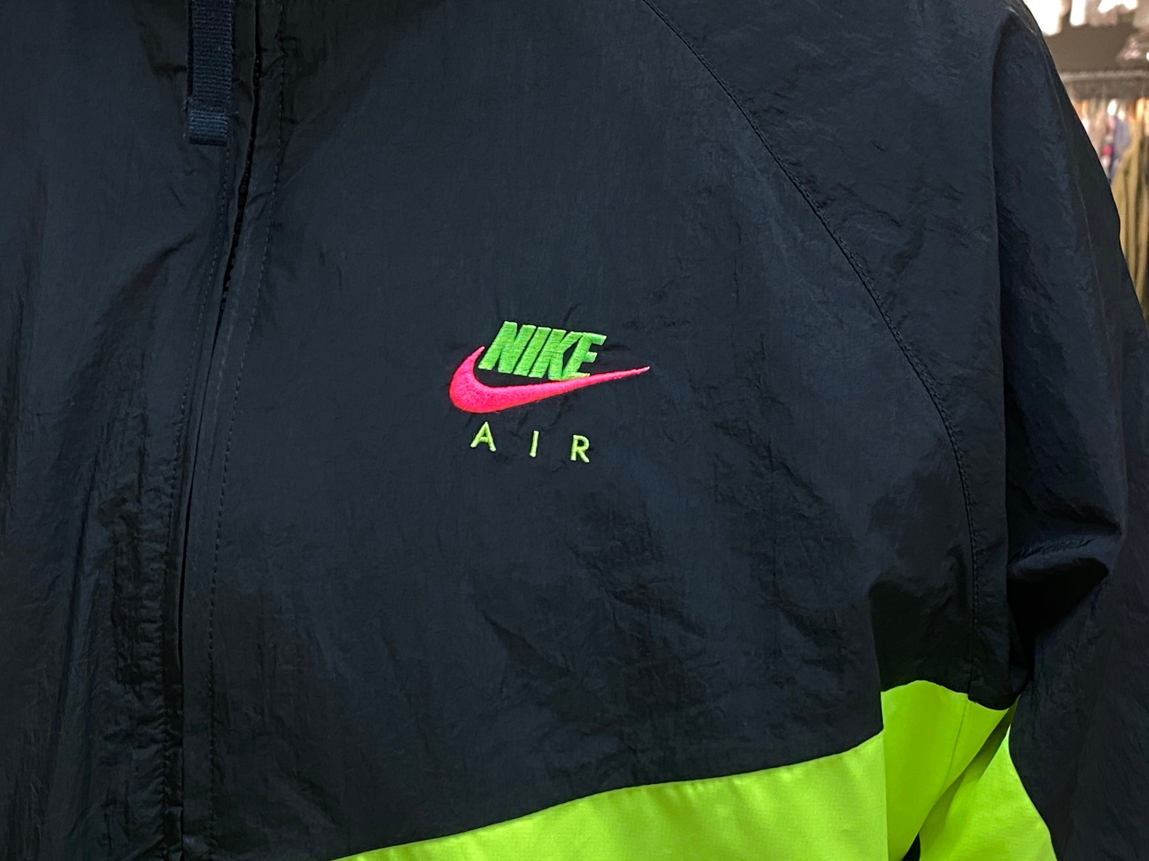 NIKEナイキ商品名NIKE CITY NEON HBR WOVEN JKT