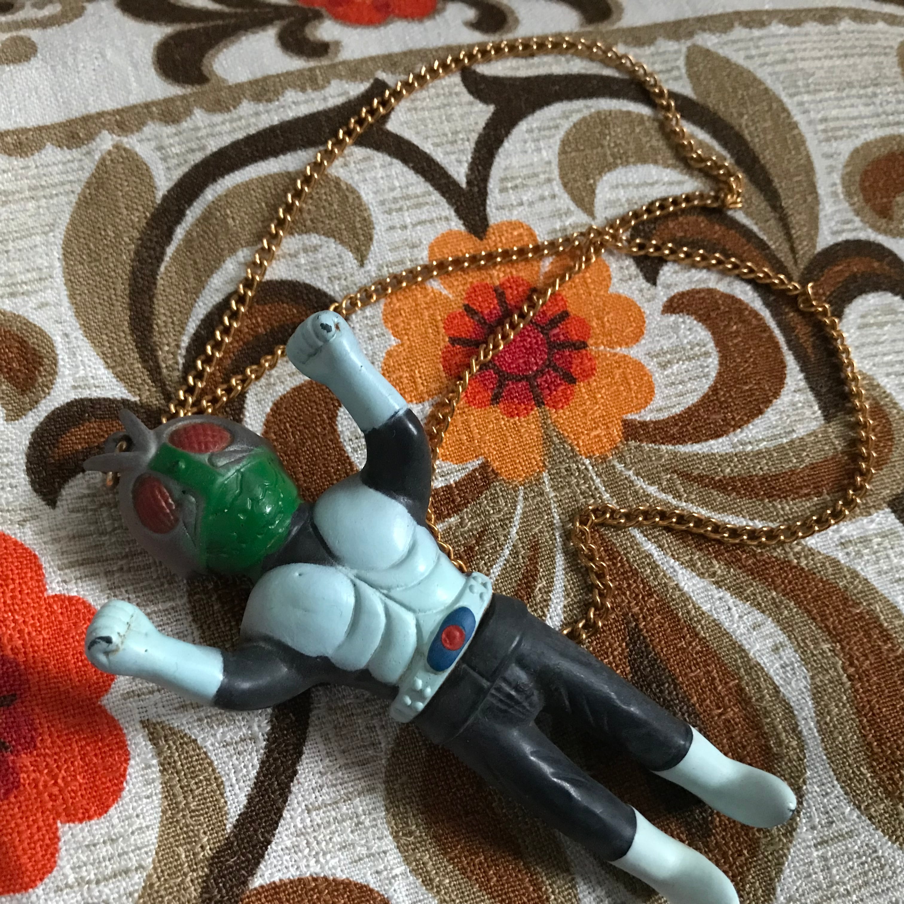 かっこいい! 71年 旧バンダイ 仮面ライダー旧1号 ペンダントソフビ