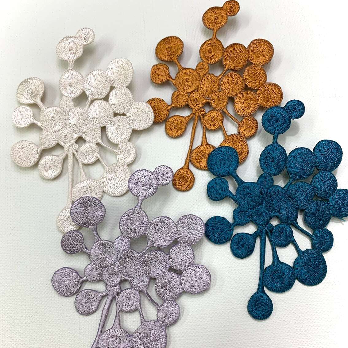 刺繍ブローチga.la (br-048）13色