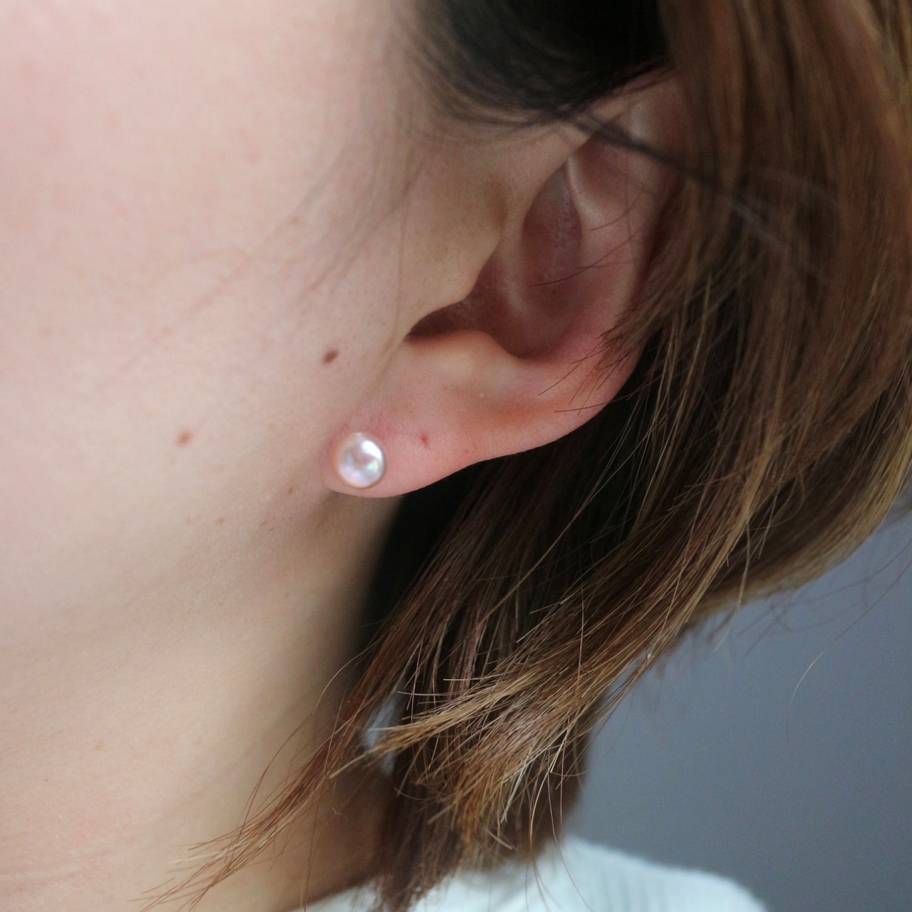 一粒ピンク淡水パールピアス