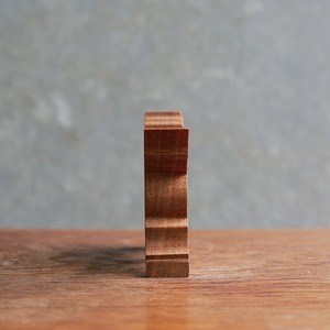 力強く駆け出す、味わい深いの馬