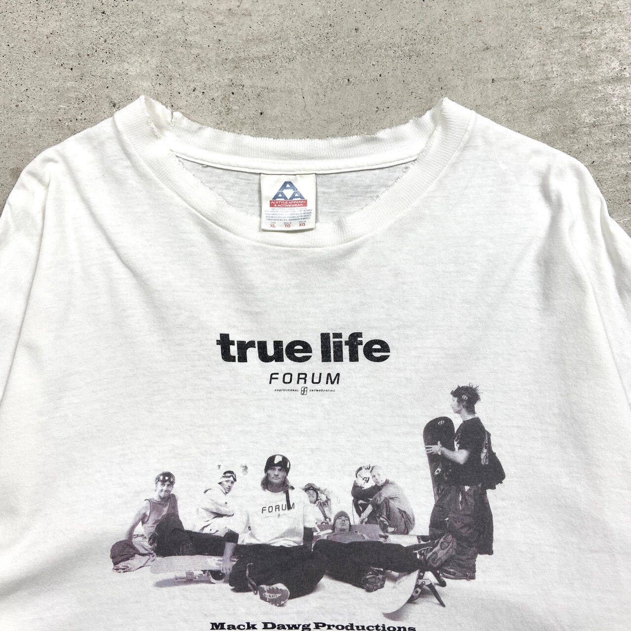 00年代 FORUM SNOWBOARDS TRUE LIFE フォトプリントTシャツ