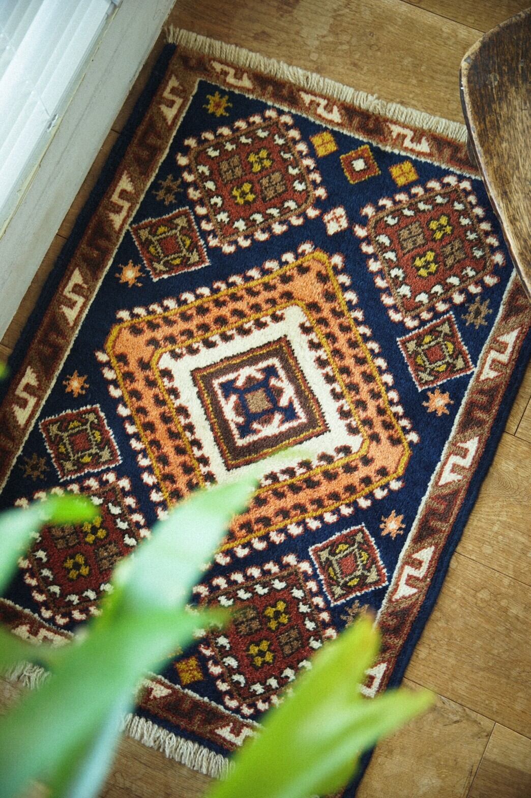 288 -Vintage Shirazi rug