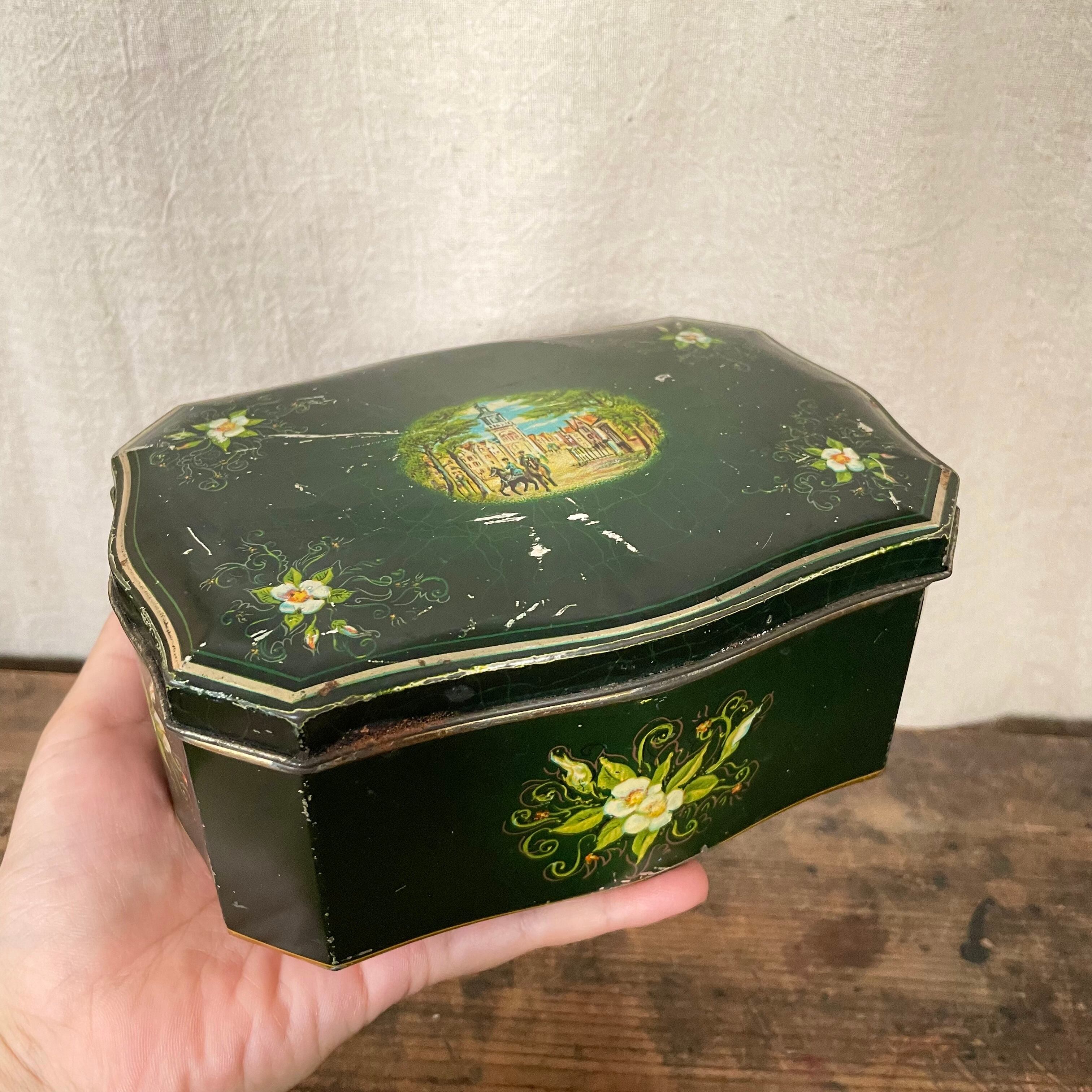 緑の脚付きの缶