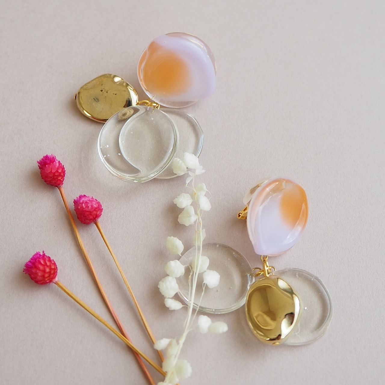 おはじきアクセサリー ラベンダー×オレンジ イヤリング/ピアス | こひ 