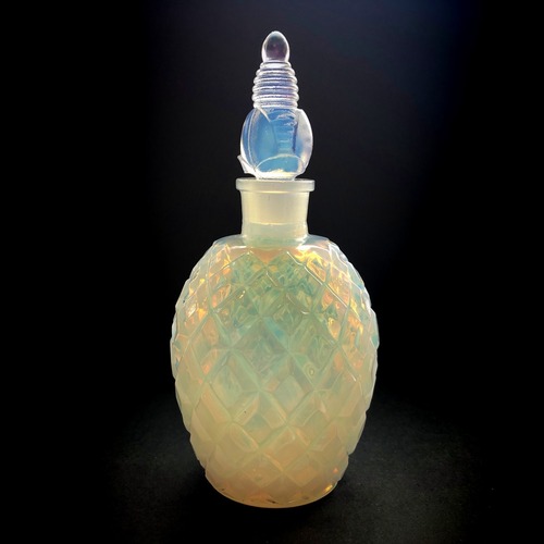 オパールセントガラスの香水瓶（フラスコ型）