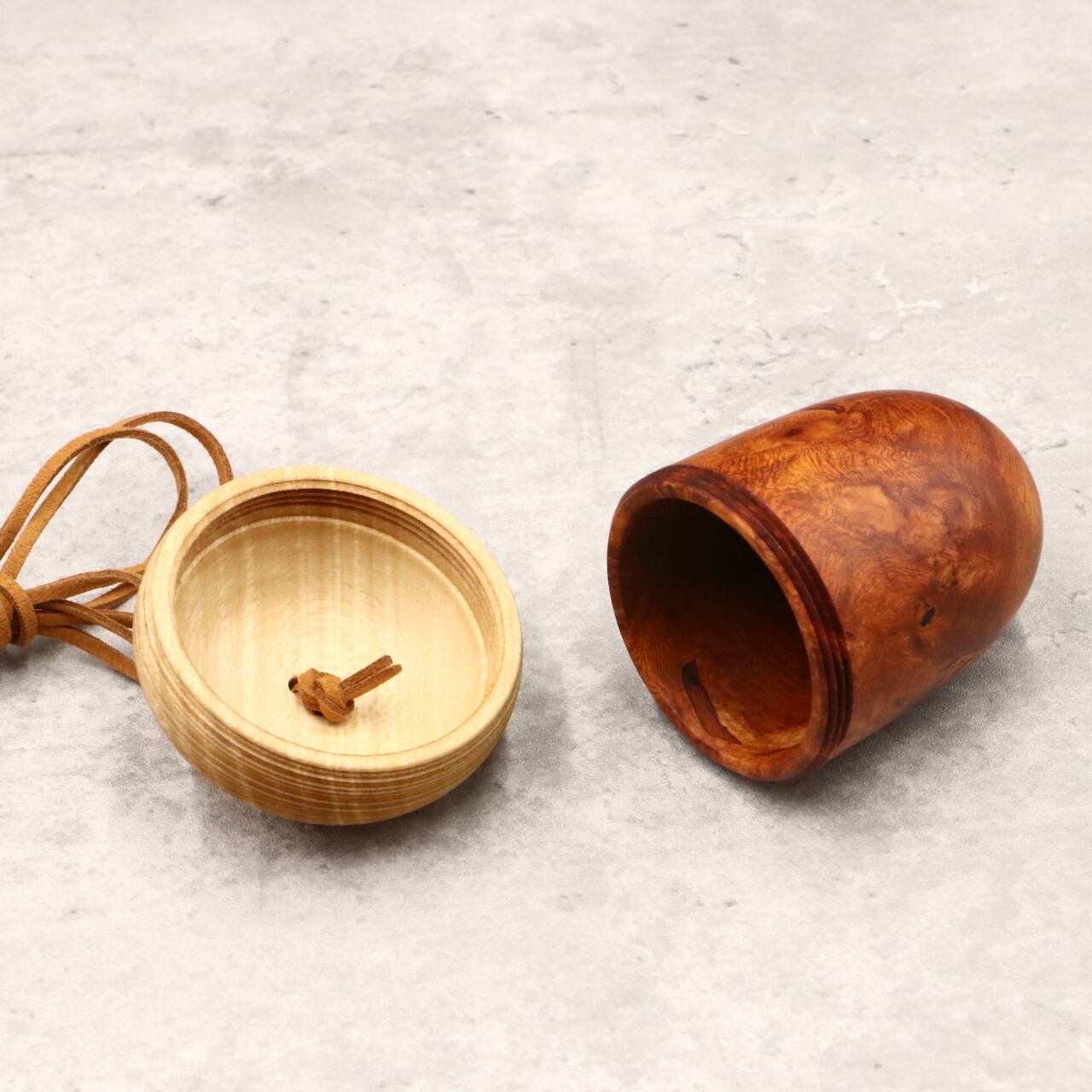 ドングリ形木製装飾容器 手彫り蓋付き どんぐり形の木箱（直径60mm、高さ87mm） | 4631 woodturning