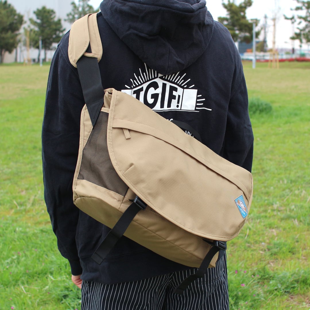 フェスバッグ TGIF! リップポリエステルビッグメッセンジャーバッグ