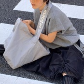 “Le poete”レタープリントラージショルダーバッグ W0115