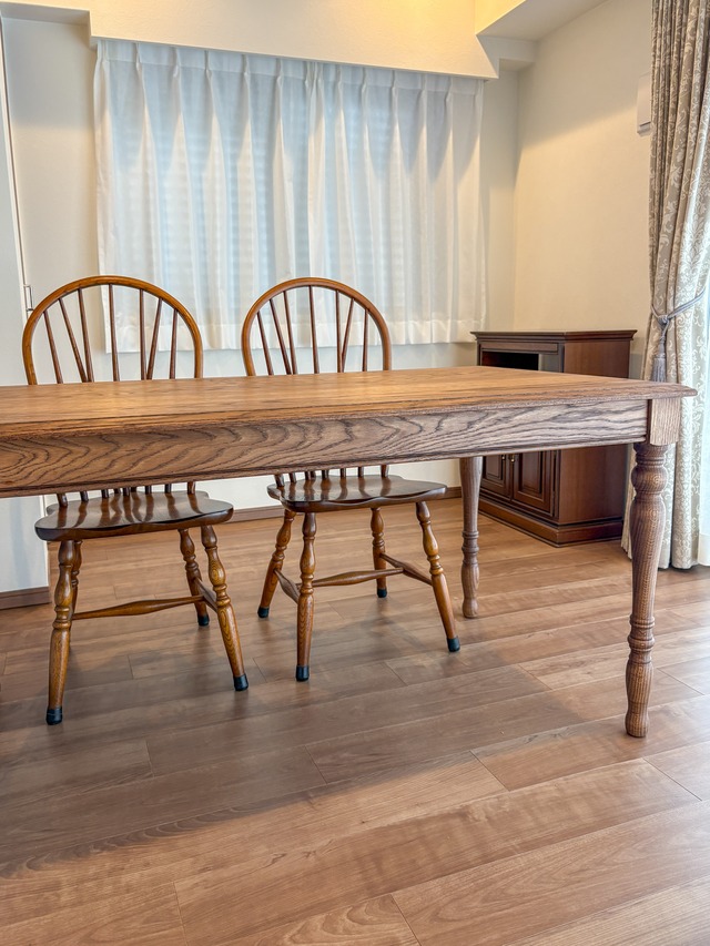 ホワイトオーク材ターンドレッグダイニングテーブル “極細スレンダー”(アンティーク調ろくろ足テーブル) W1400〜2400 4〜8人掛け 引き出し付きダイニングテーブル