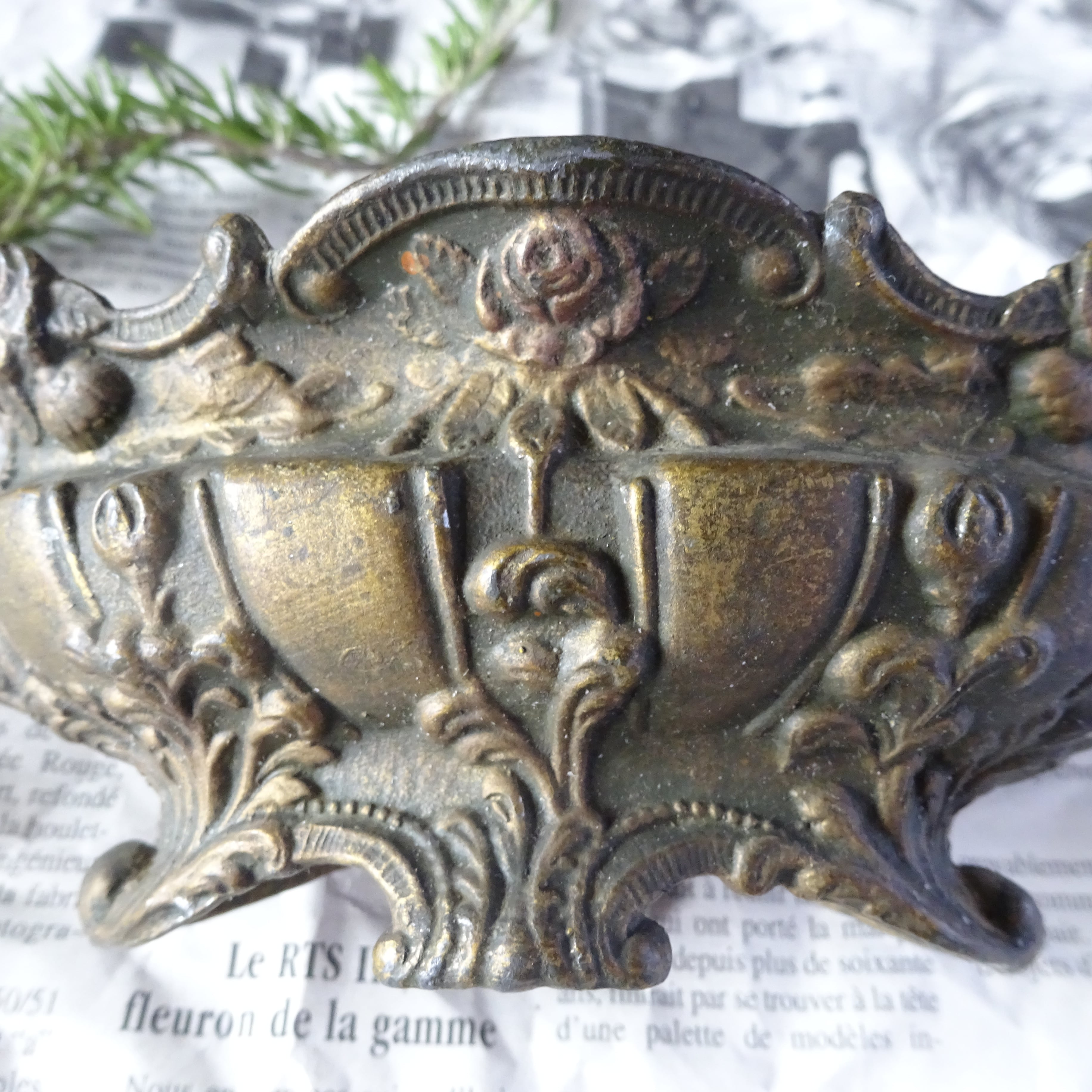 Petite jardinière de table bronze ancienne