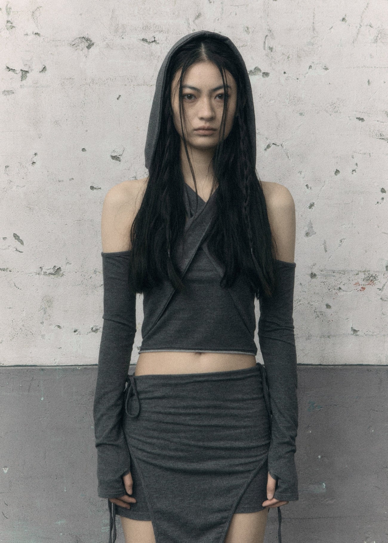 BOHEMIAN SEOUL] OFF SHOULDER CROSS HOODIE, CHARCOAL 正規品 韓国  