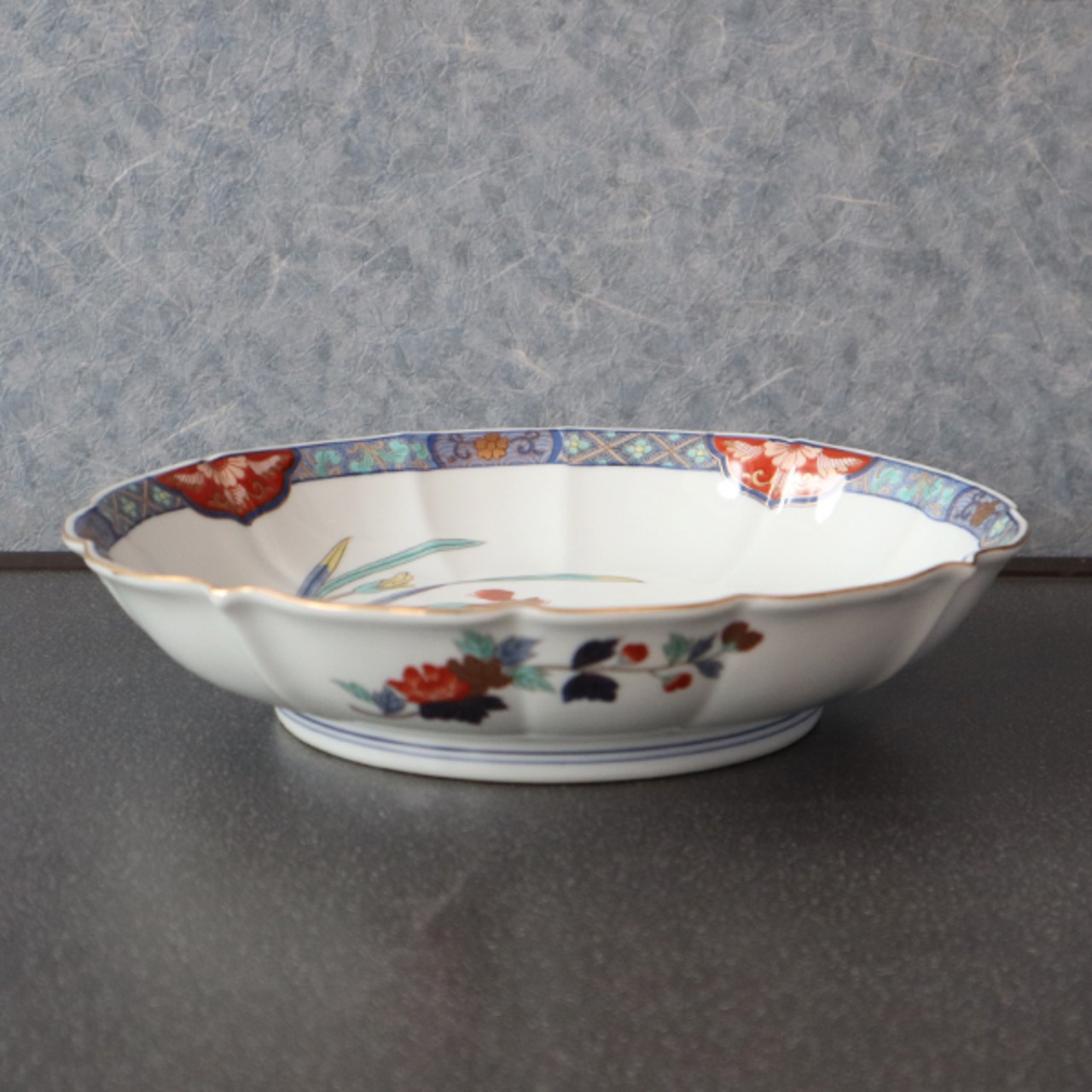 【送料無料】有田焼　28ｃｍ都型盛鉢　あじさい（化粧箱付） 18-033