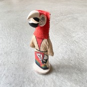 フォークアート 仮面の人形 インコ 赤