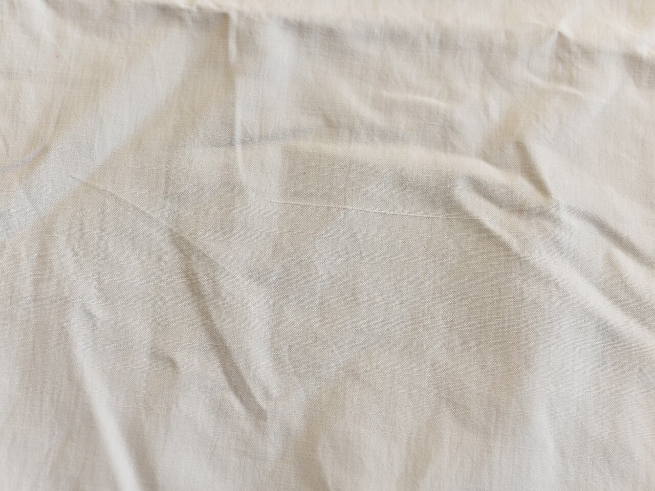 白地にイニシャルが入った裾模様が可愛いリネンシーツ *フレンチアンティーク