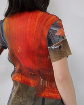 kotohayokozawa - Sheer Graphic Top ：Orange Wave｜工場風景グラフィック／軽やかなシアー