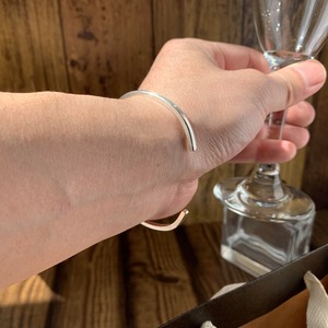 シルバーカットエッジバングル