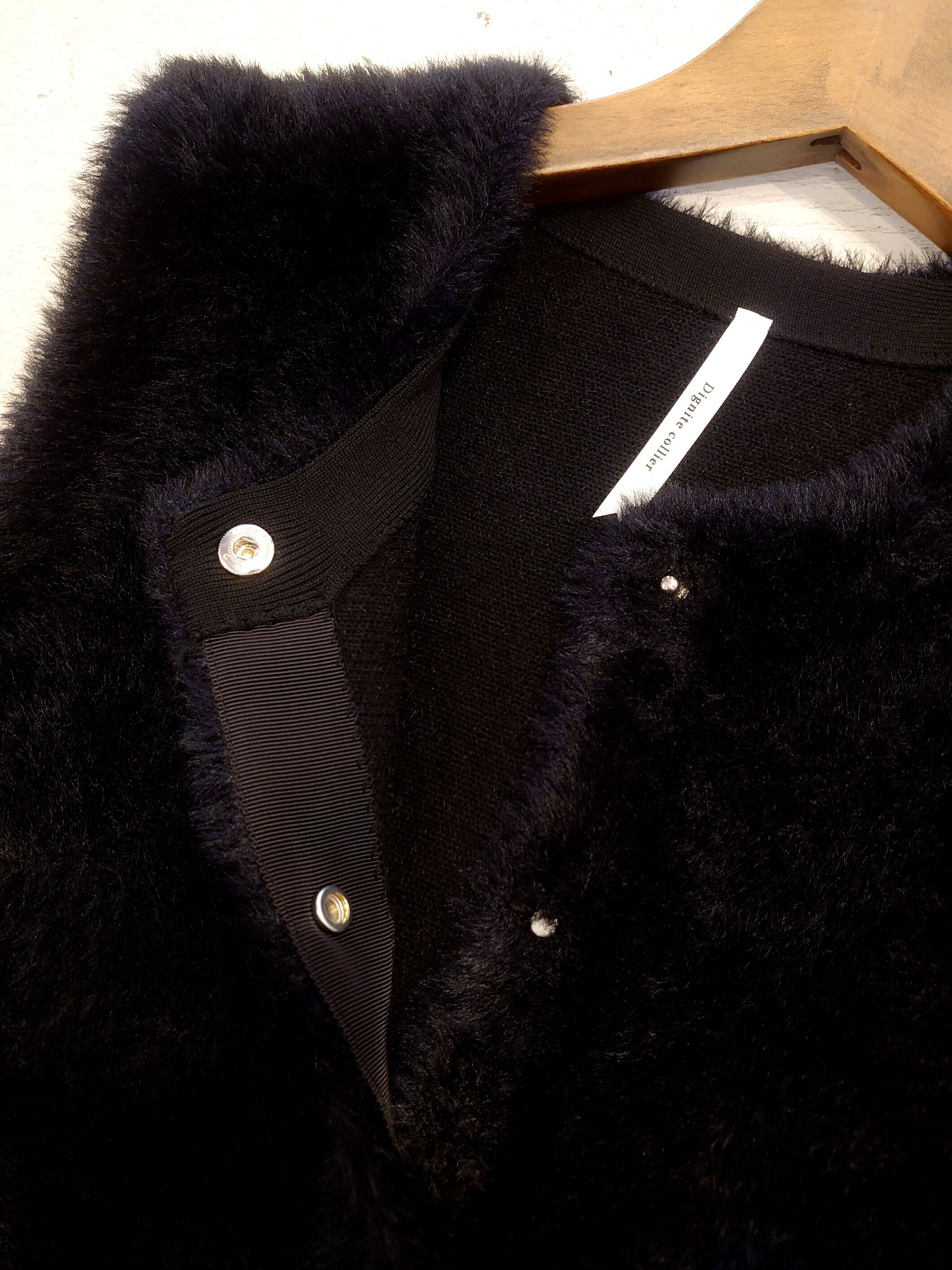 Dignite Collier フェザーヤーンペプラムジレ　ブラック セール】Dignite Collier フェザーヤーンペプラムジレ（ベスト