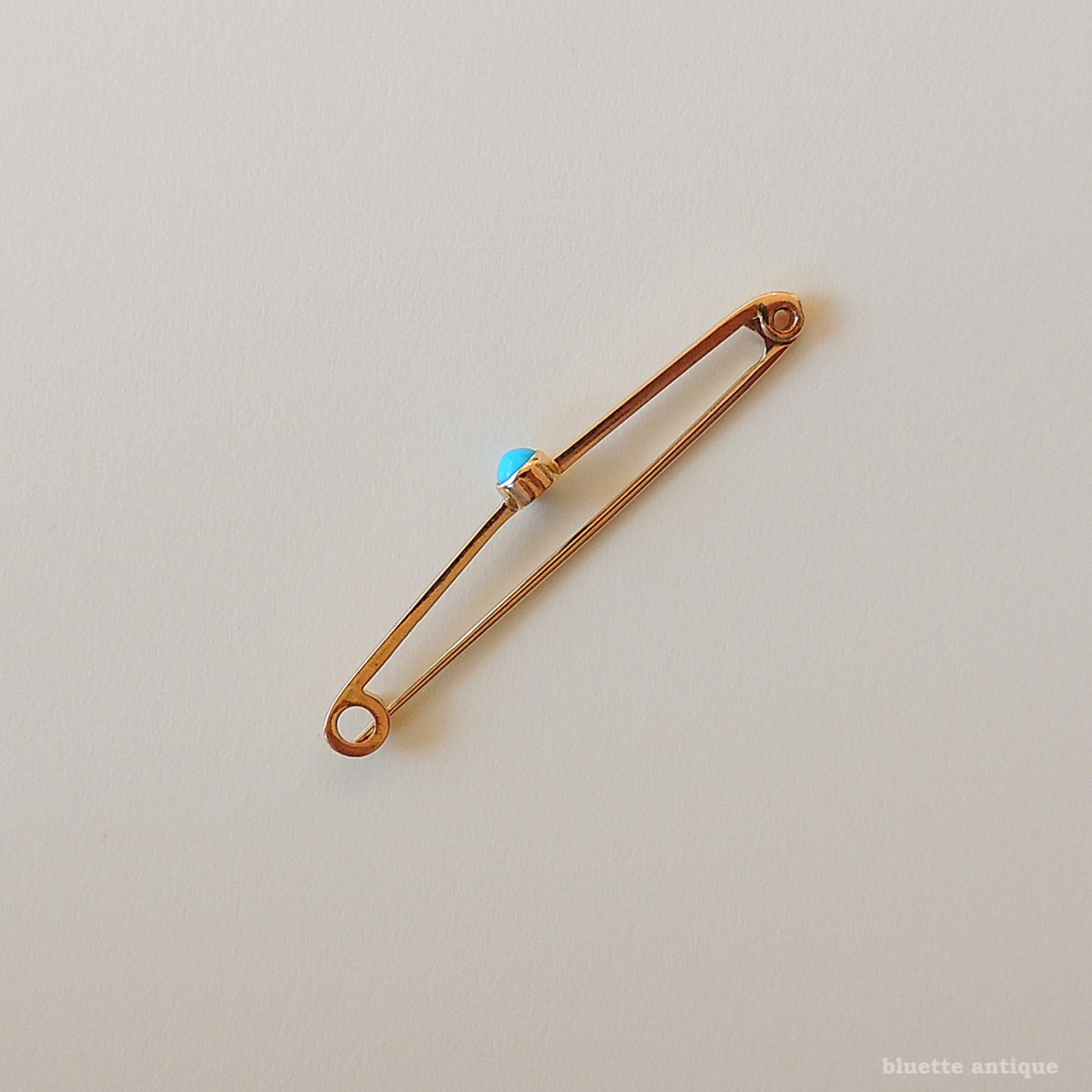 英国アンティークジュエリー 15ctゴールド 天然ターコイズ バーピンブローチ (ソーティングメモ付)