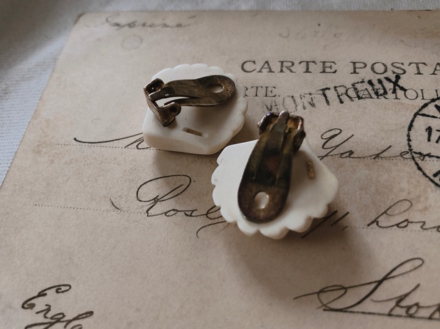 AMERICA vintage shell earring