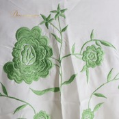 フラメンコ 衣装 シージョ ピキージョ ホワイト系 花 花柄 刺繍 フレコ フリンジ 編み込み 白 緑 三角形 トライアングル ロングフレコ 華やか 明るい ダンス衣装 イベント ステージ レディース グリーン系