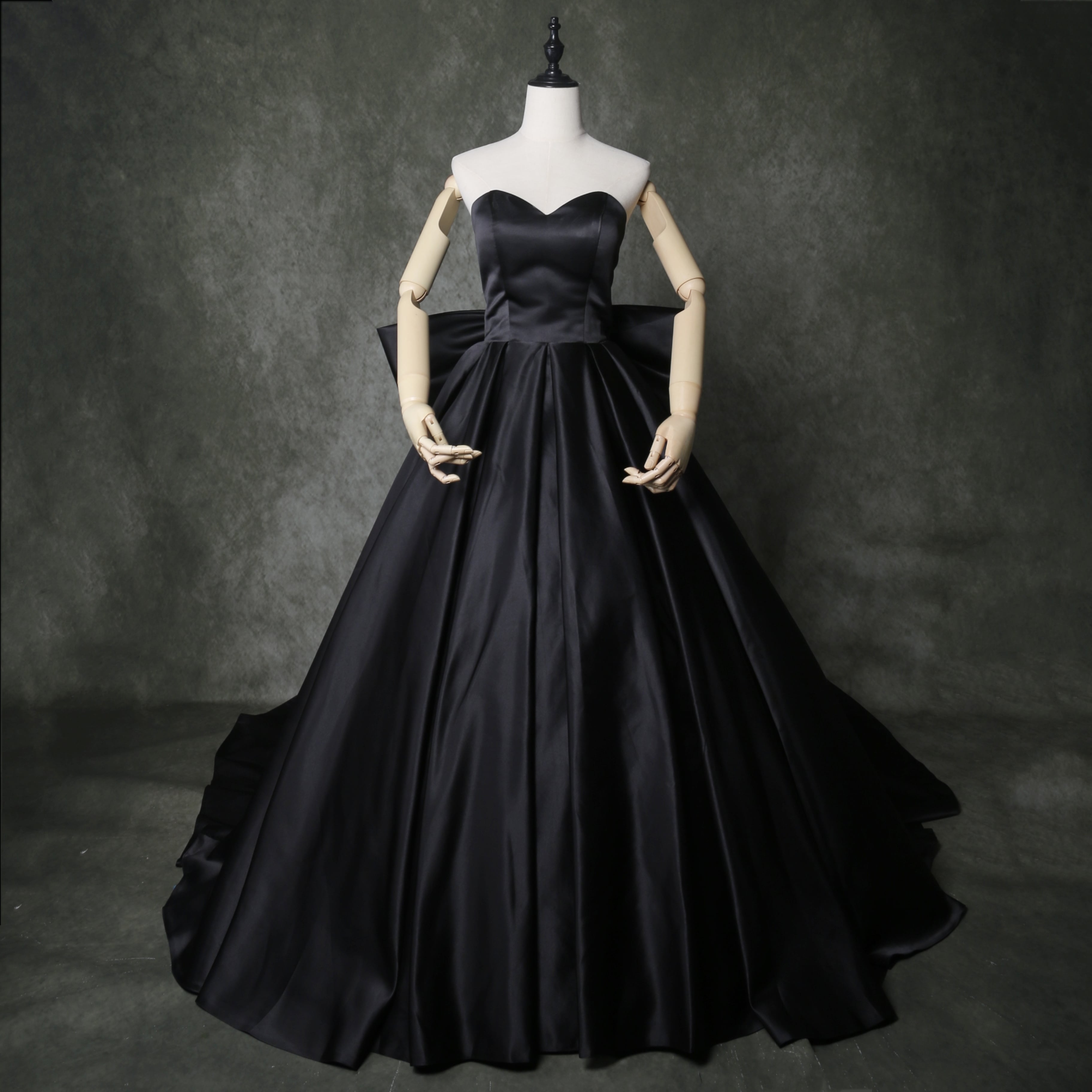 優雅！エレガントなドレス　ソフトマーメイド　 シンプルで美しい　黒リボン　披露宴レディース