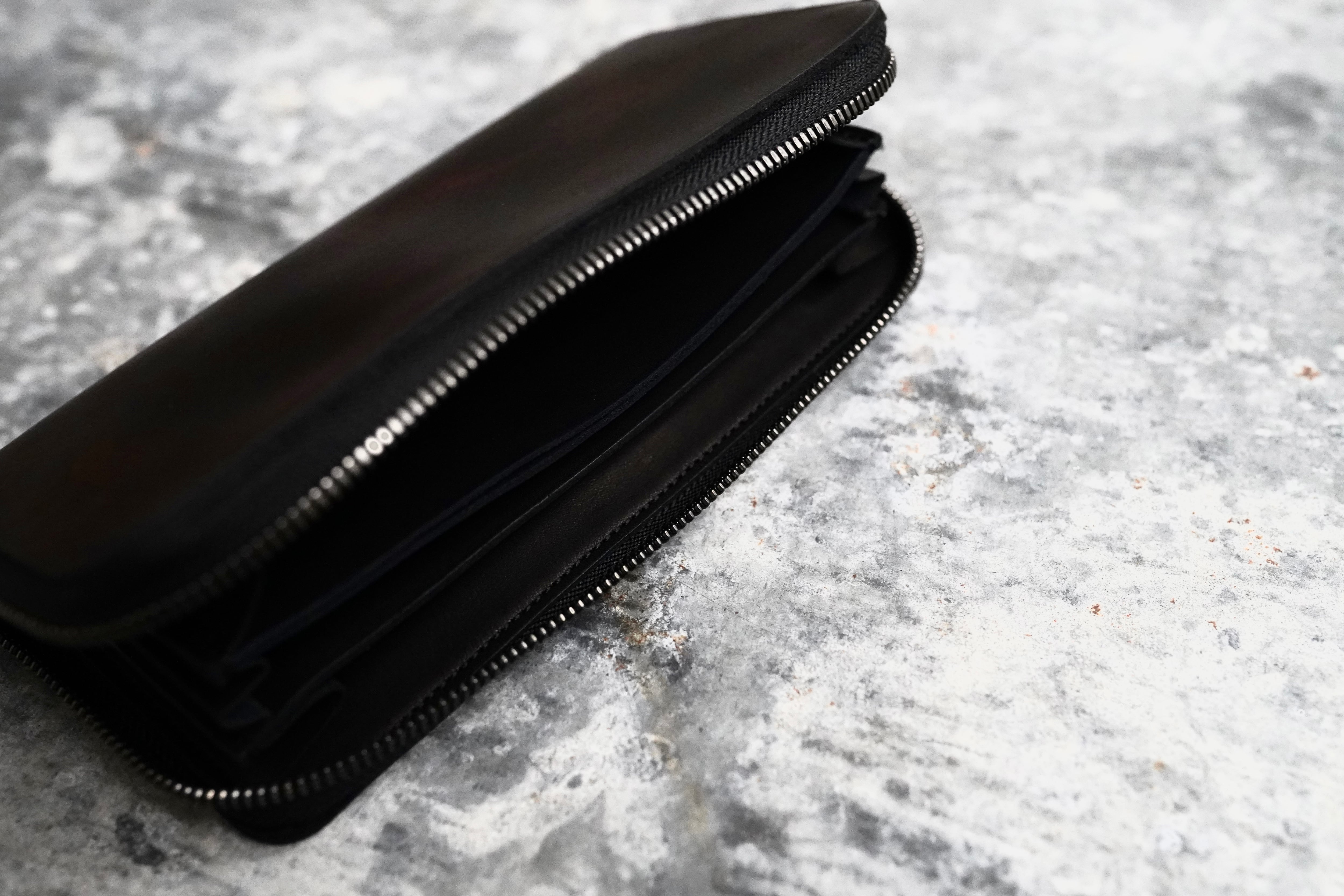 NAGI round zip wallet LONG museum calf | una