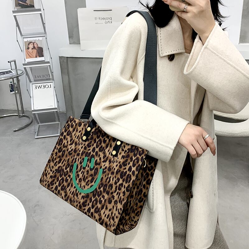 パターン トートバッグ メッセンジャーバッグ Tiancai_Wing_Bag82844588584