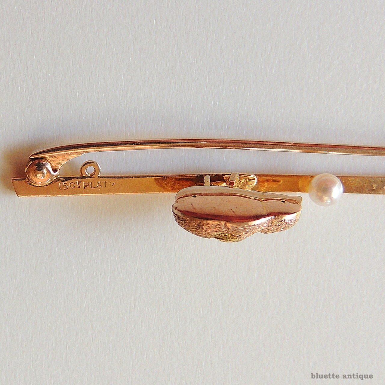 英国アンティークジュエリー 15ctゴールド・プラチナ アコヤ真珠 天然ルビー ヒヨコ バーブローチ(ソーティングメモ付)