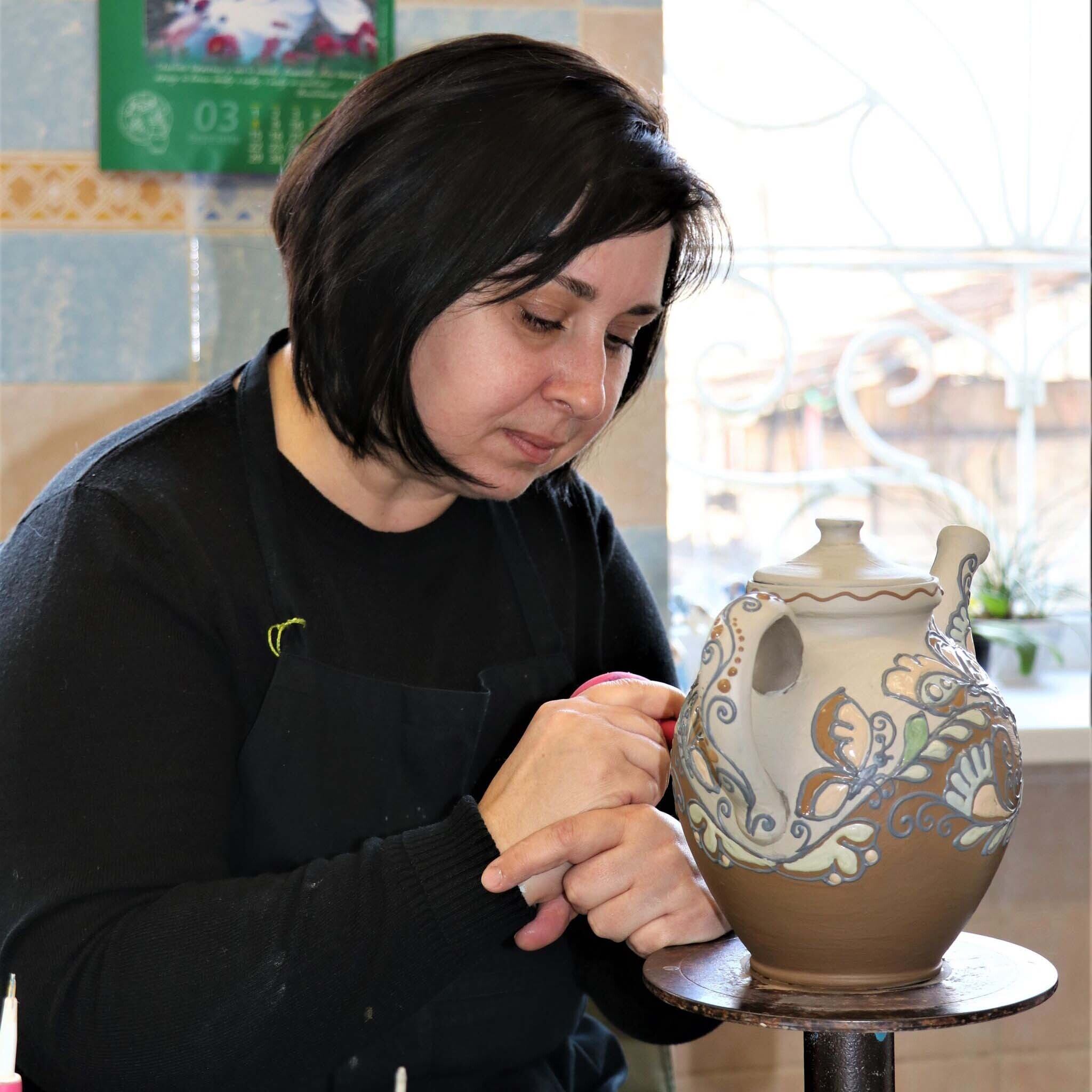 ウクライナ産  オピシュニャ土人形（馬と鶏 / 灰色の鶏）