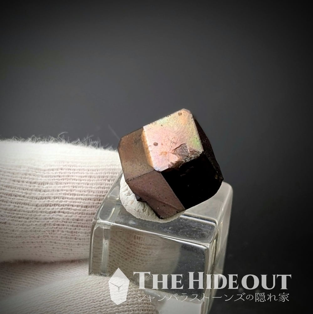 日本国産鉱物標本062 奈良県吉野郡天川村行者還岳レインボーガーネット 圧倒的攻撃力 The カッパーゴールド