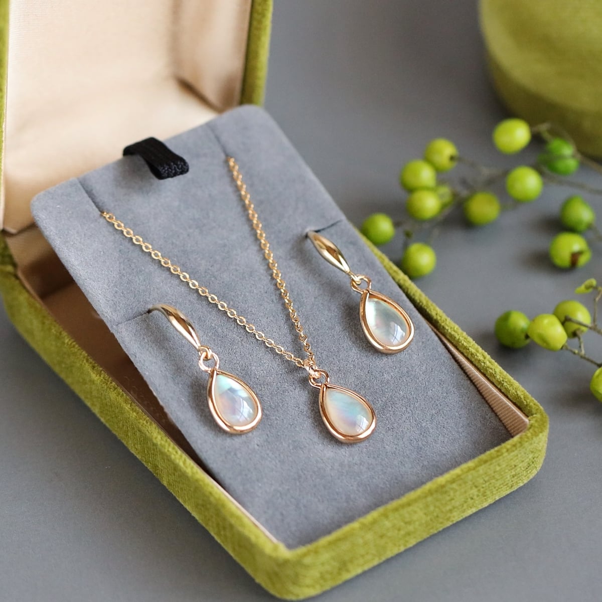 オーロラ☆ホワイトシェルのひと粒ピアス｜18KGP | Bear's Jewelry