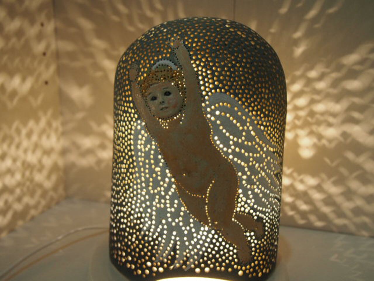 SALE】陶器ランプシェード『天空に昇るエンジェル (A005)』 | 手作り