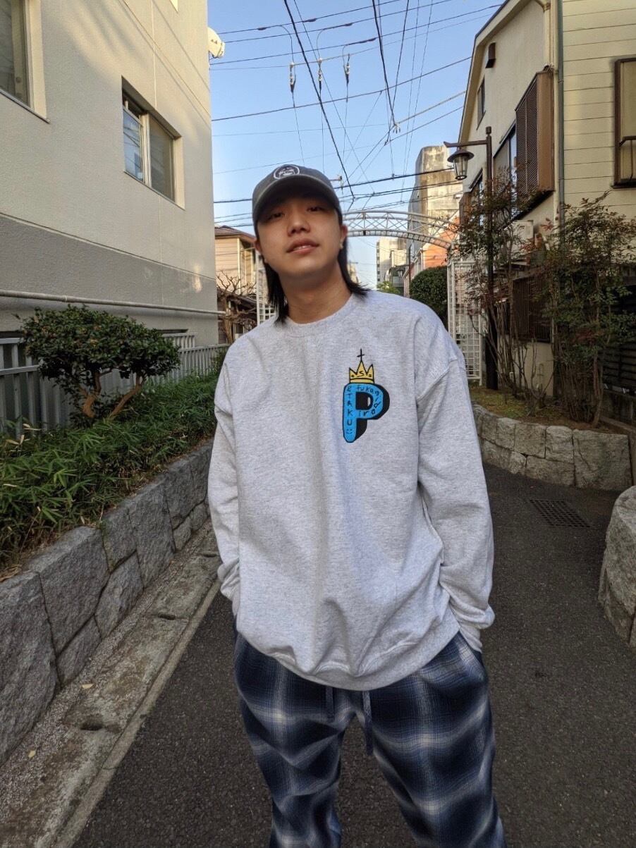 "吉永拓斗 × 深緑" original embroidery "P" sweat / LIGHT GREY