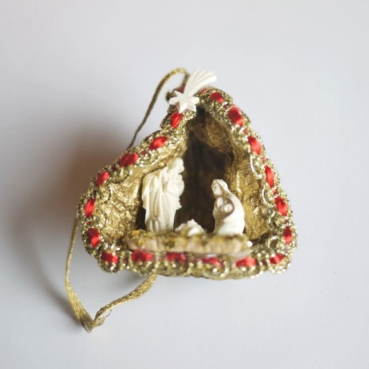 小さな木の実のオーナメント クリッペ ナティビティ