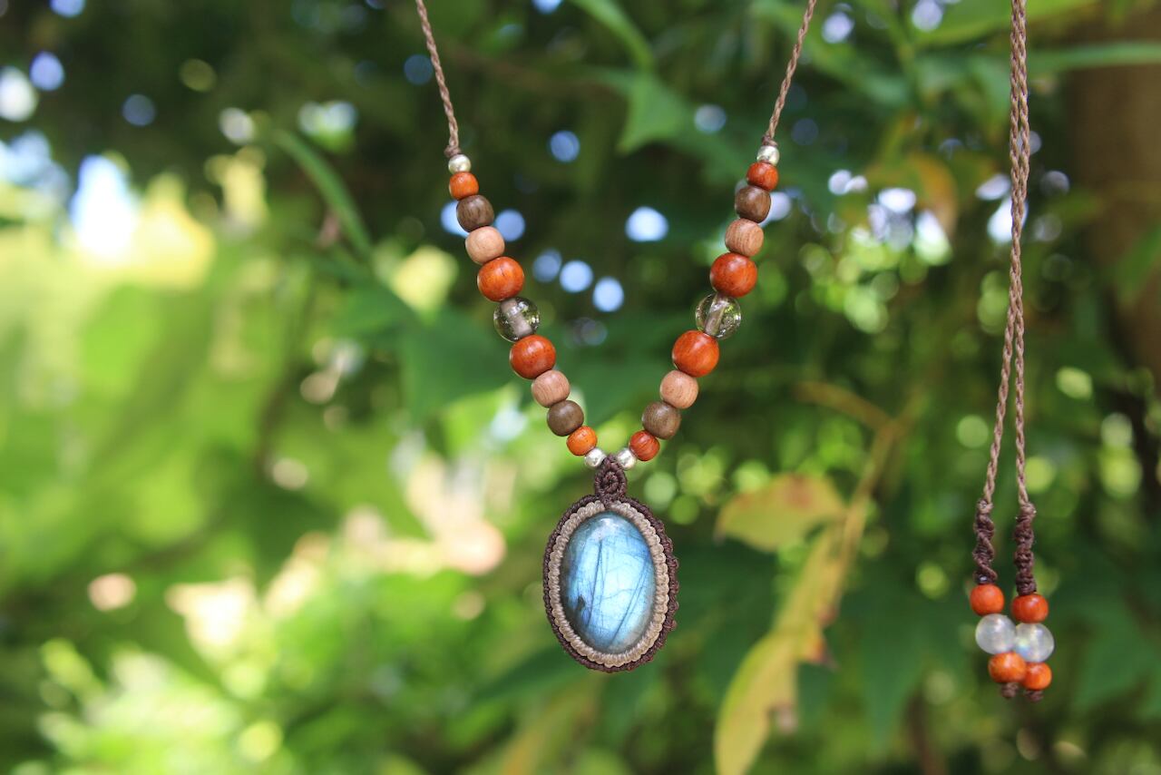 Labradorite micro macrame wood pendant