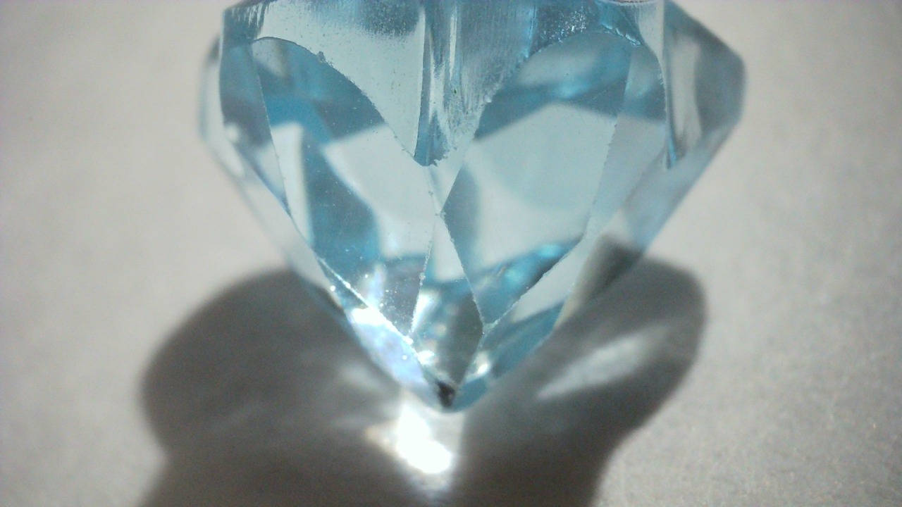 ブルートパーズ（フラワーカット）　2.44ct　[C13‐189]