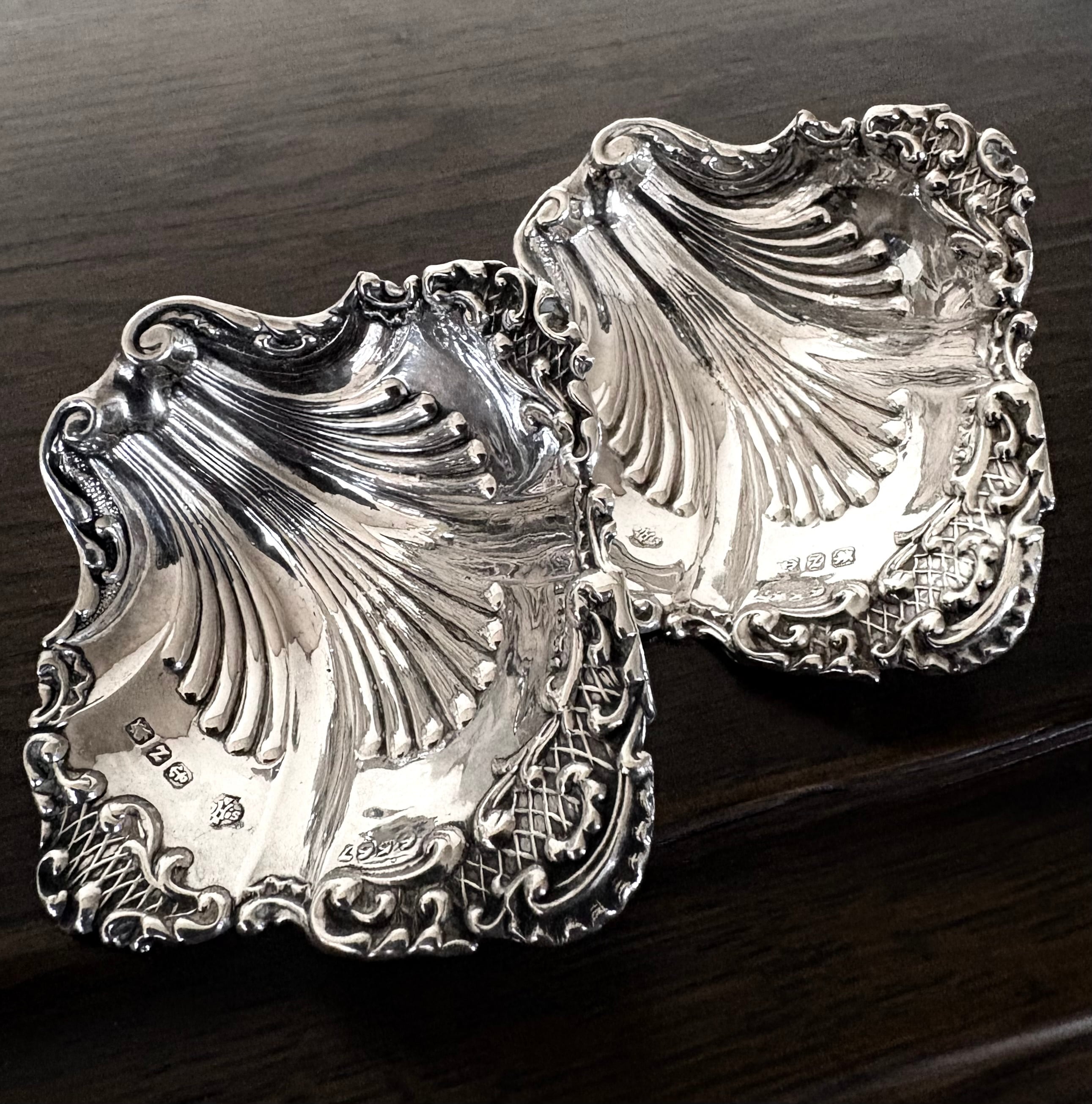 英国アンティーク シガレットケース 喫煙具 両面彫金 唐草模様