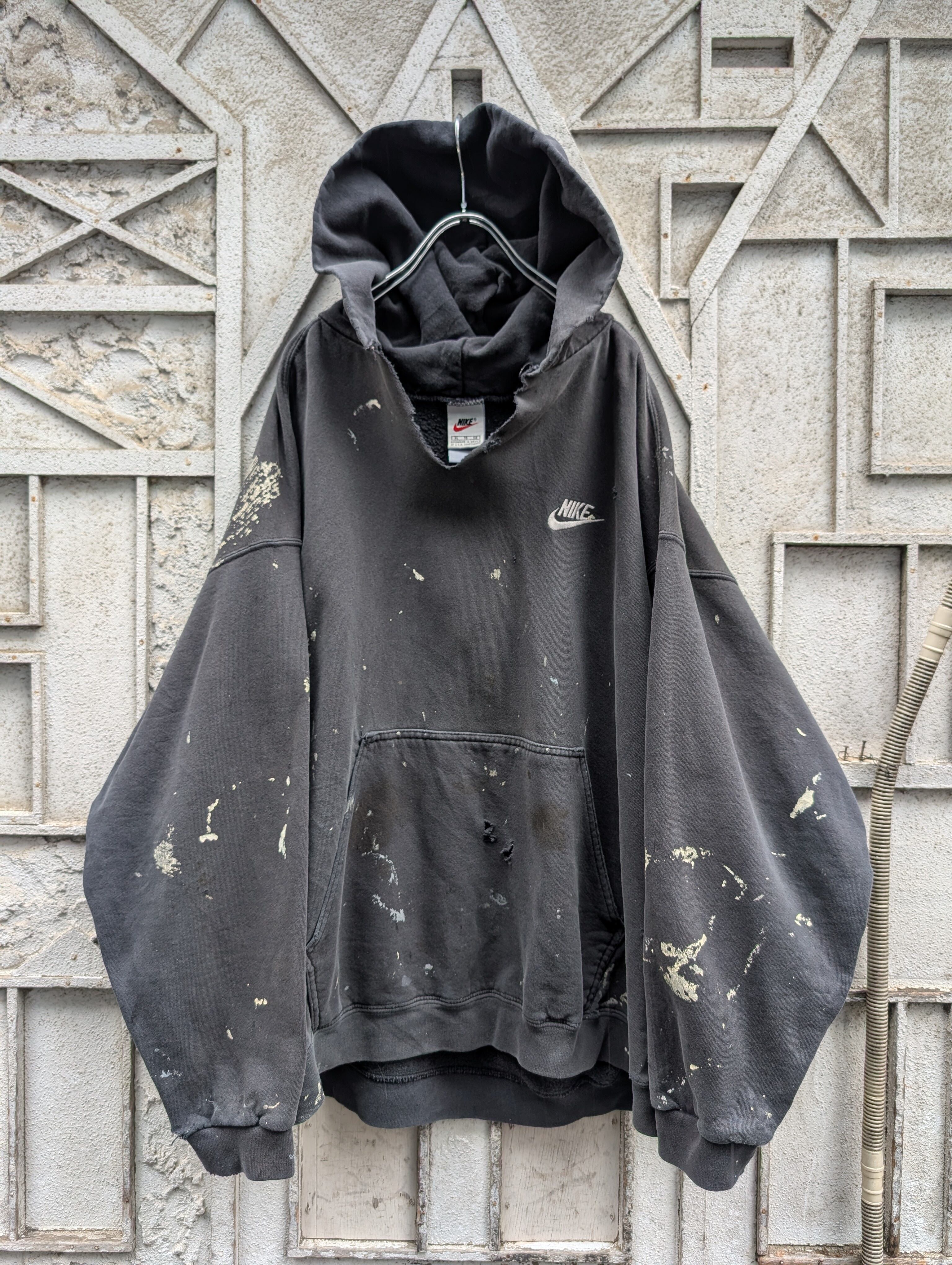 "NIKE" paint & damage hoodie