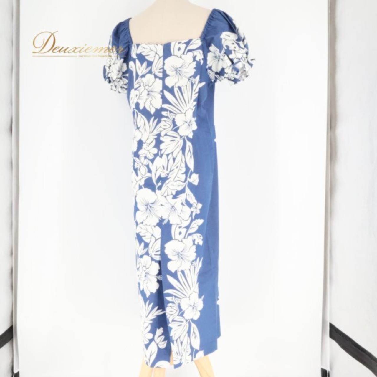 フラダンス 衣装 ワンピース ドレス ホワイト系 ネイビー系 ツーカラー ハイビスカス柄 パフスリーブ かわいい 華やか 鮮やか 明るい 爽やか 大人っぽい ハワイアンダンス レディース ハワイアン アロハ ハワイアンプリント フラ ダンス レッスン 練習