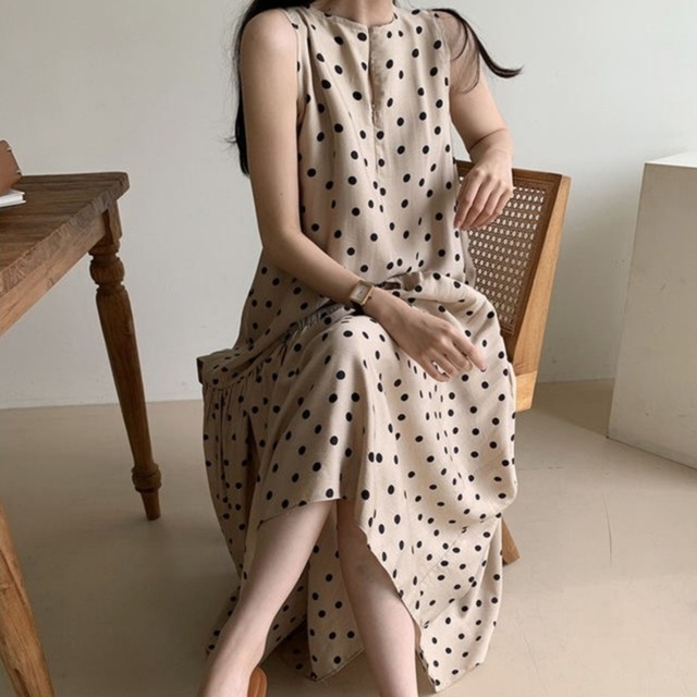 ワンピース レディース 送料無料 フレアワンピース フレア ロングワンピース ロング丈 マキシワンピース マキシ丈 Aライン ノースリーブ 袖なし オープンフロントネック スリットネック 切り替えデザイン 裾フレア ドット柄 水玉模様 カーキ ブラック 大人女子 大人可愛い かわいい フェミニン 涼し 爽やか 上品 エレガント おしゃれ お洒落 こなれ感 抜け感 ラフ カジュアル フリーサイズ ゆったり ゆる 春服 夏服 秋服 重ね着 普段使い おでかけ デート 休日 10代 20代 30代 40代 定番
